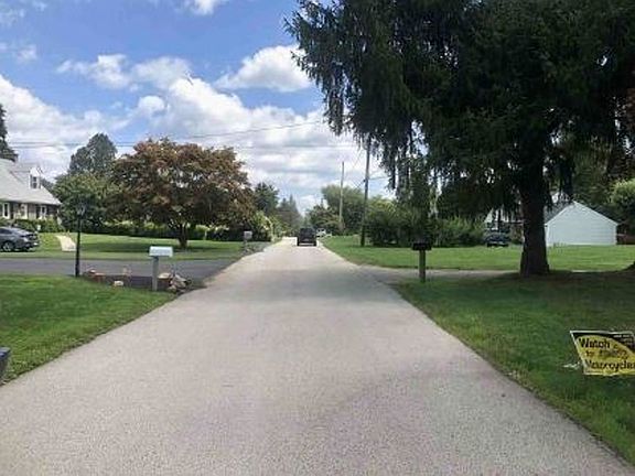 Exterior Neighborhood (street photo)