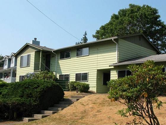 1st image of 1975 Orchard Dr NW
