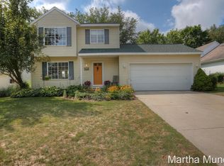 210 Rollingwood Dr, Rockford, MI 49341
