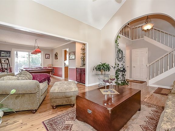 4th image of 109 Chatworth Ln
