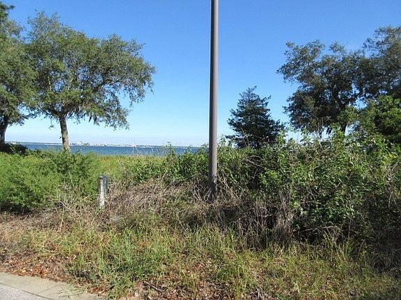 5th image of 730 Peakes Point Dr