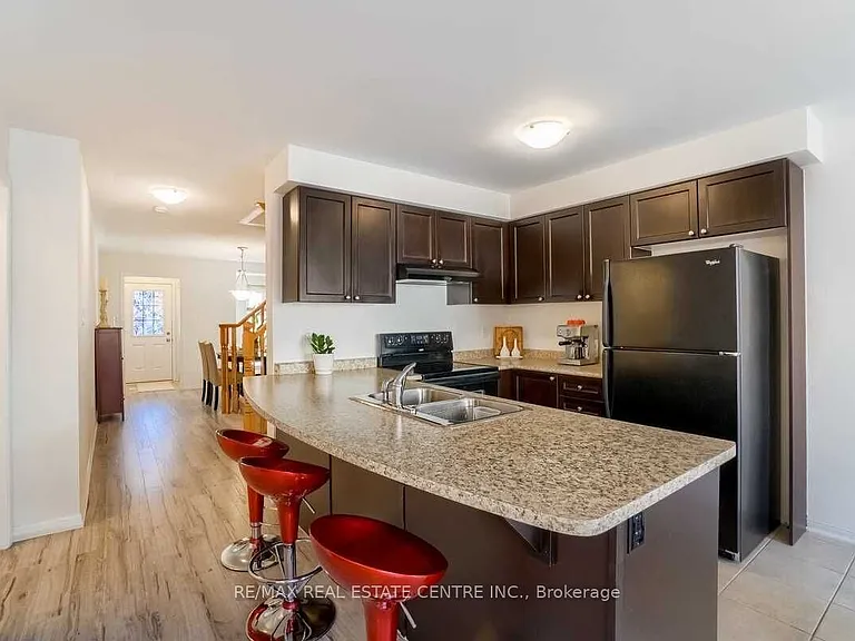 370 Cavanagh Ln — Photo 6