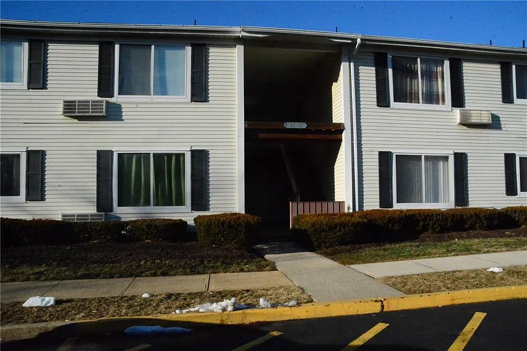 67 Eton Way #71 photo 1