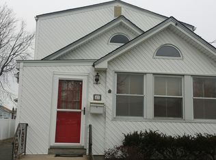 87 Lee Ave, Babylon, NY 11702
