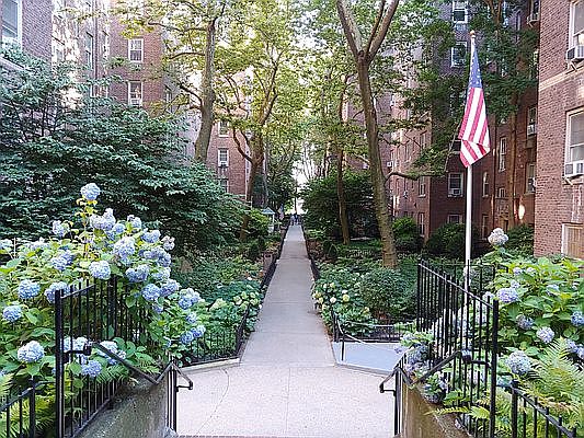 5th image of 48-25 43rd St APT 5E
