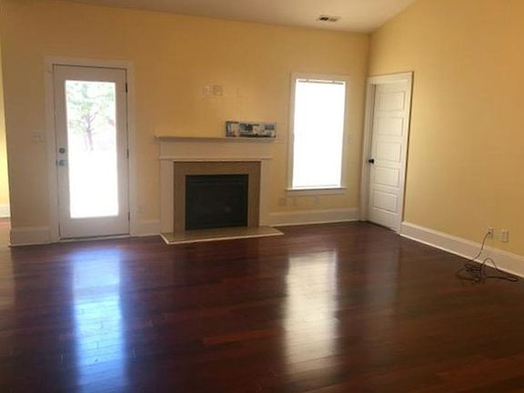3rd image of 142 Candlewood Dr
