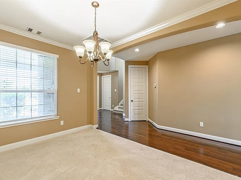 4607 Rockton Hills Ln — Photo 9