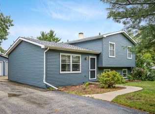 27 Sheehan Dr, Lake Villa, IL