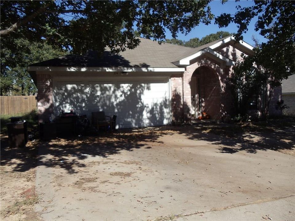 1st image of 334 Sweetwater Dr