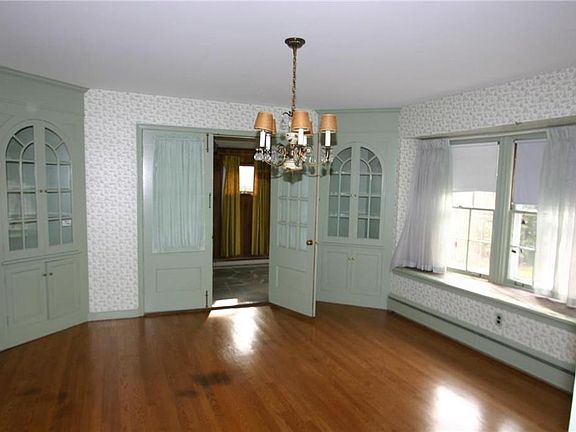 4th image of 267 Moreland Ave