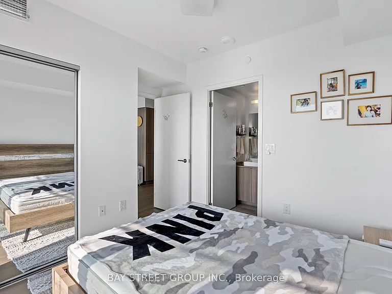 11 Wellesley St W #4202 — Photo 14