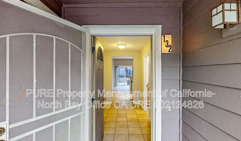 132 Treadway Ct — Photo 2