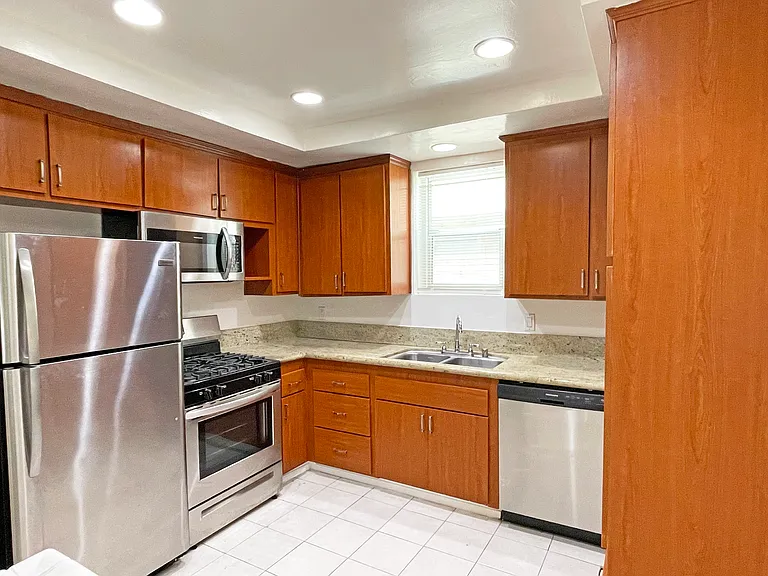 9160 Beverly Blvd #104 — Photo 4