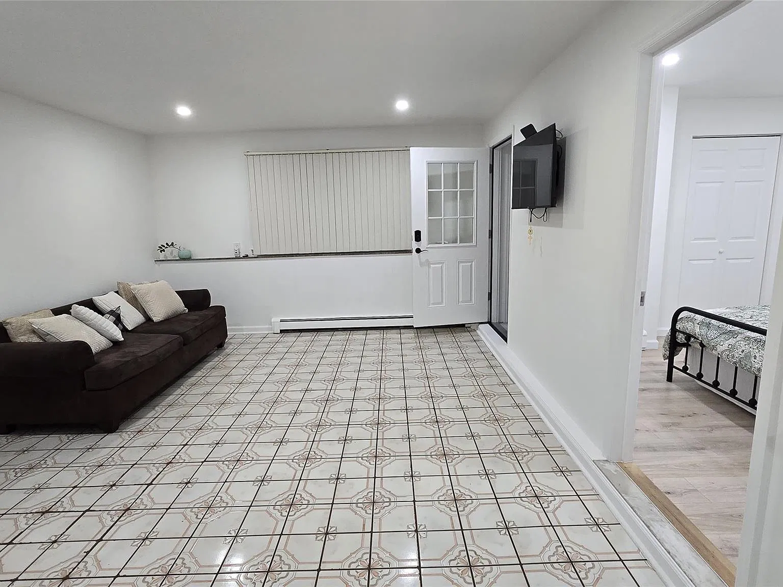 1 bed, 1.0 bath, 1868 sqft, $1,100 — Photo 2