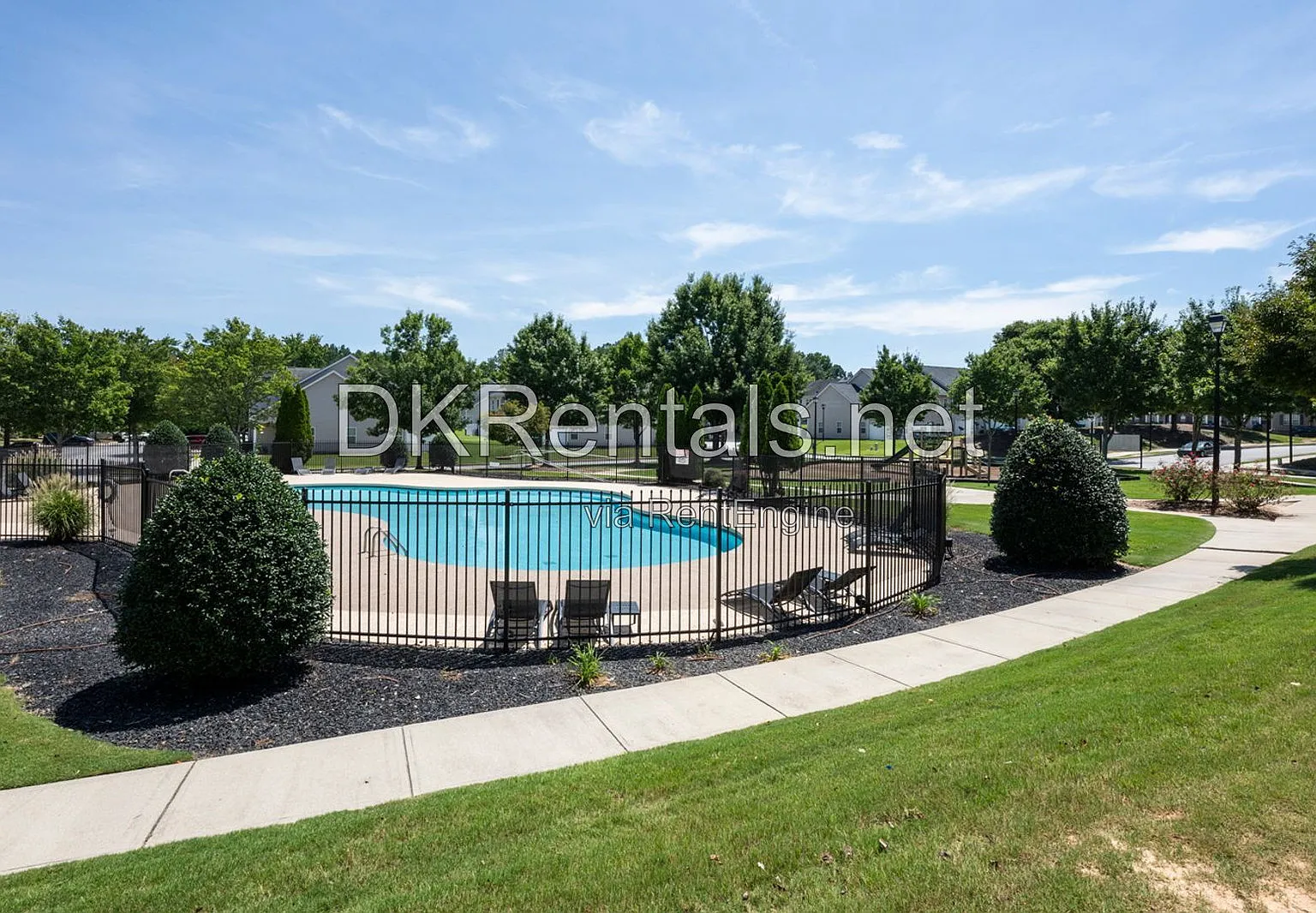 3 bed, 2.5 bath, 1590 sqft, $1,900 — Photo 2