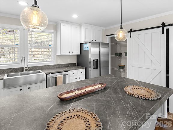 3rd image of 512 Hutch Mountain Rd