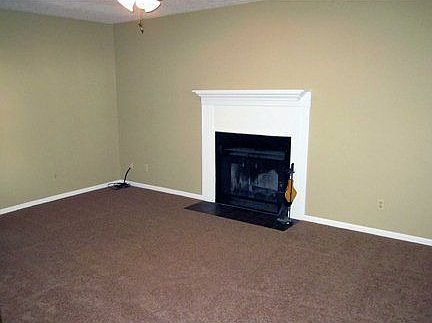 4th image of 9 Wooddale Dr APT A