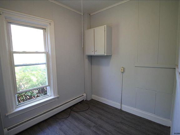 2nd image of 1 Glen Ave