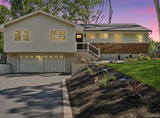 20 Camelia Place, Hauppauge, NY 11788