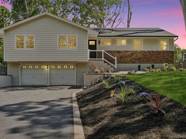 20 Camelia Place, Hauppauge, NY 11788