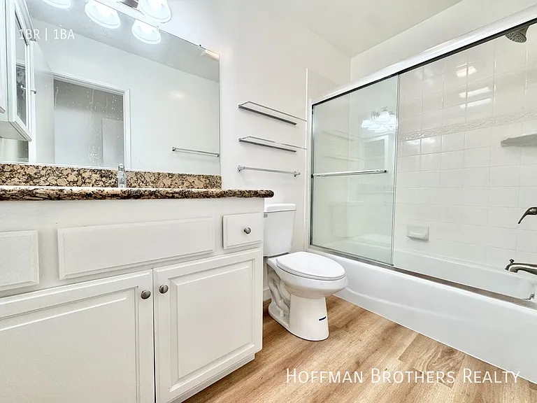 1000 N Doheny Dr #100 — Photo 9