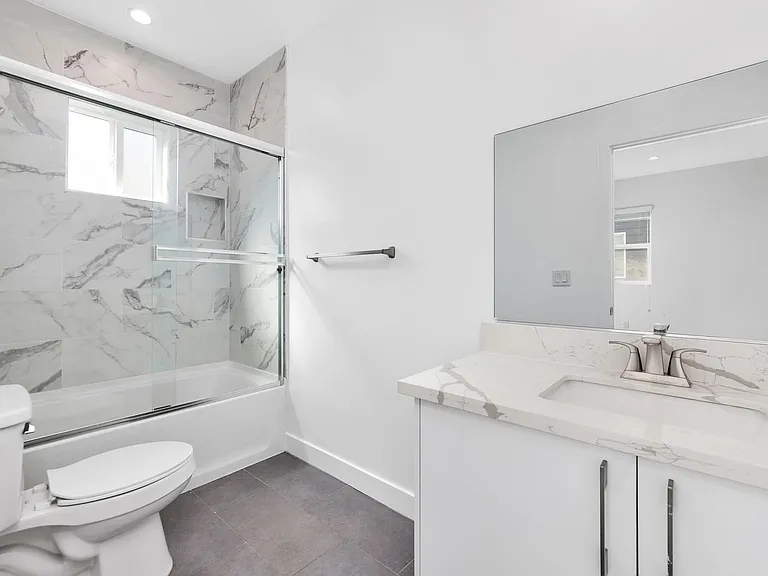 1818 Thurman Ave — Photo 10
