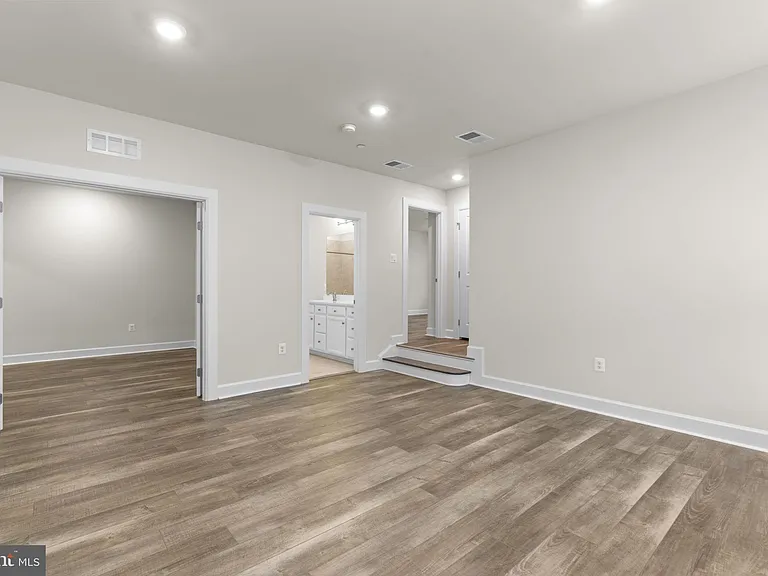 10513 Rossini Ln — Photo 22