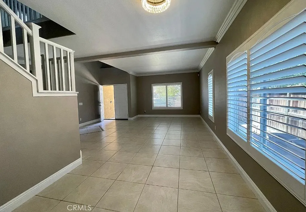 5 bed, 2762 sqft, $3,550 — Photo 3