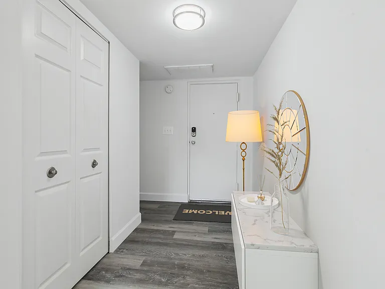 Hallfield Apartments — Photo 14