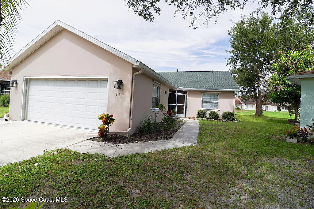 2 bed, 2.0 bath, 1317 sqft, $2,000 — Photo 1