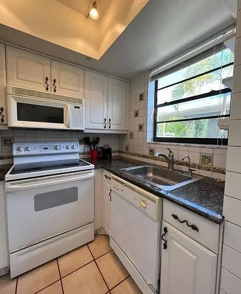 4652 Poinciana St #1 — Photo 13