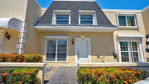 933 NE 24th Ave #TOWNHOUSE Photo 1