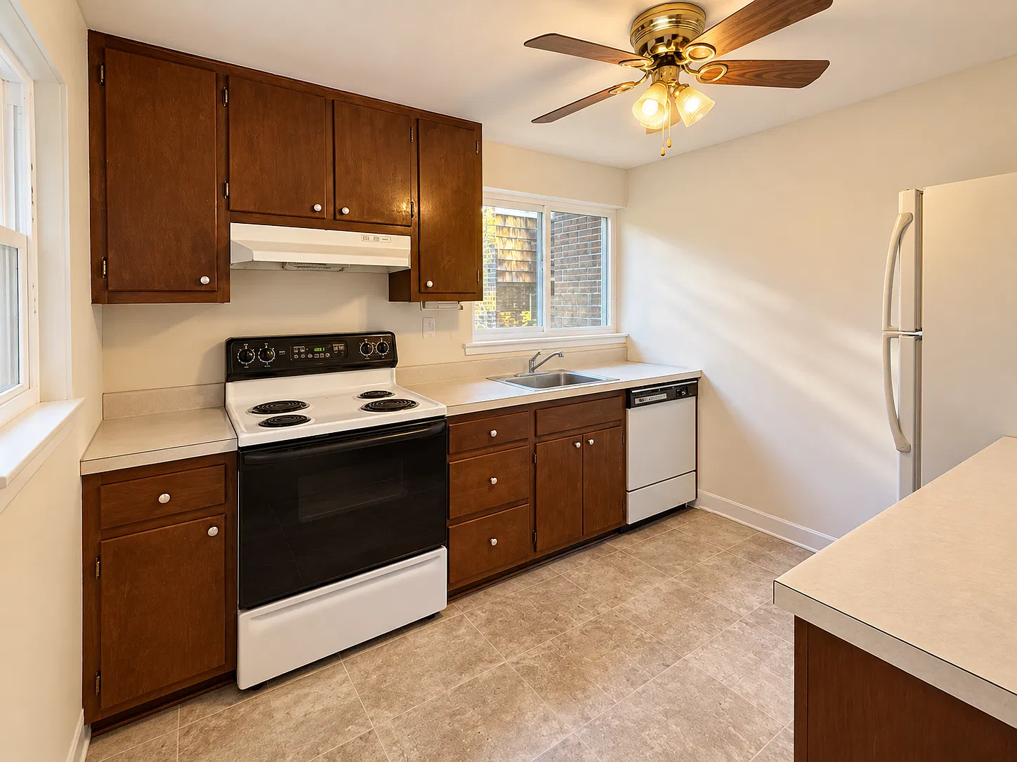 3 bed, 1.5 bath, 1700 sqft, $1,200 — Photo 2