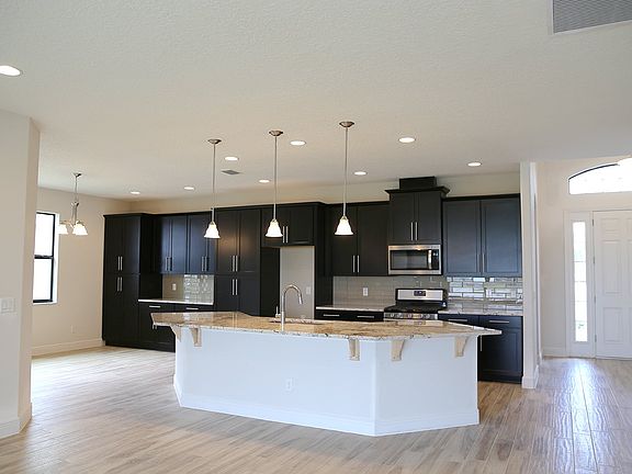 4th image of 3595 Archdale St