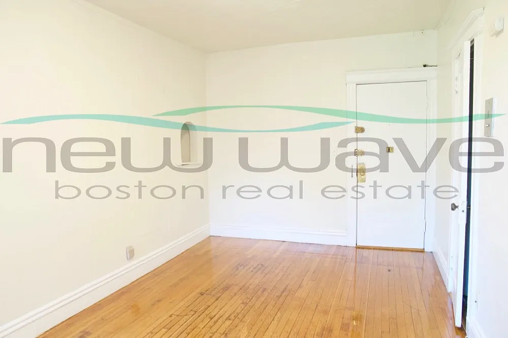 Studio, 300 sqft, $2,400 — Photo 2