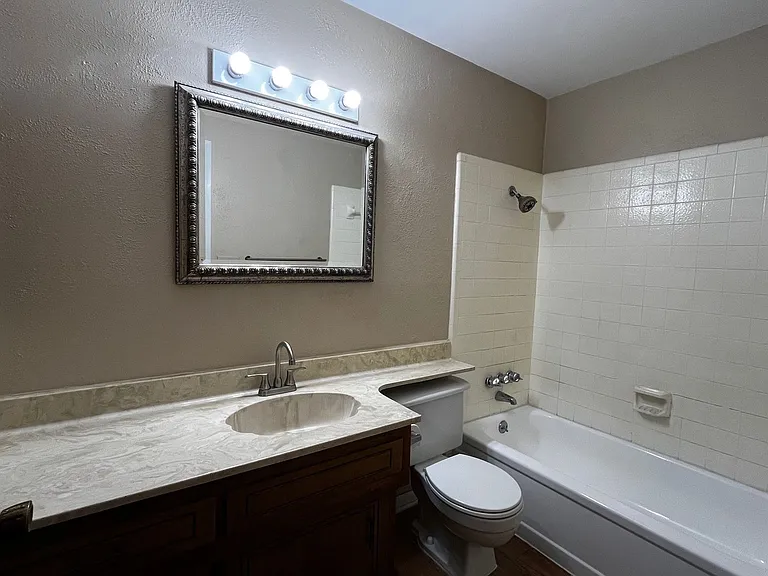 211 Taos Dr — Photo 5