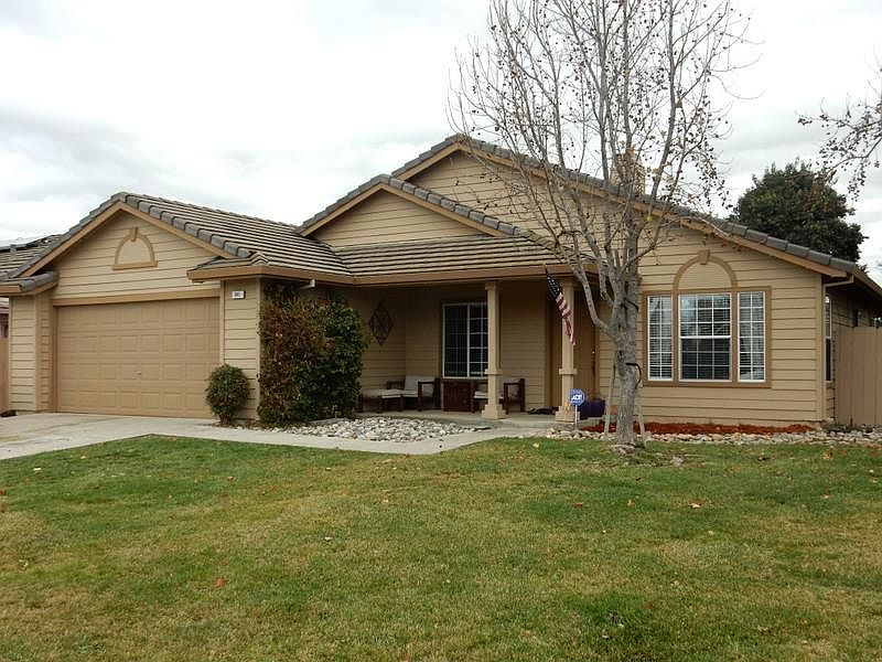 1st image of 941 Versailles Dr