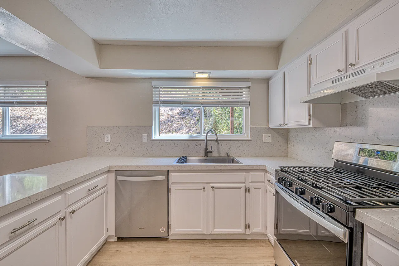 1095 Pacific Street - Prope... — Photo 2
