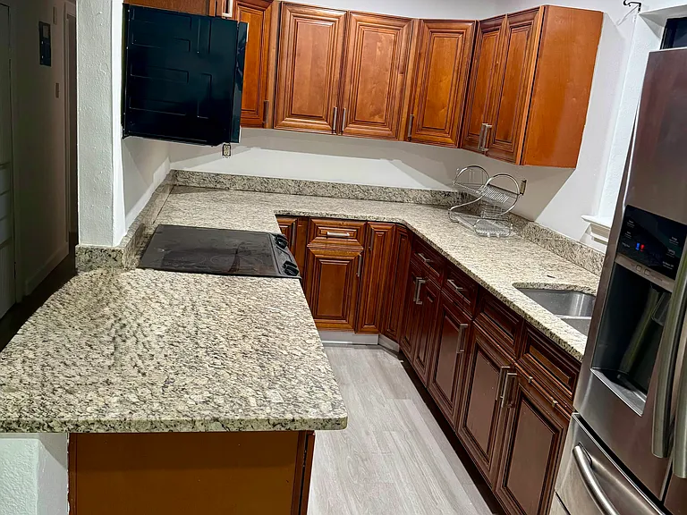 610 Yucatan Dr — Photo 10