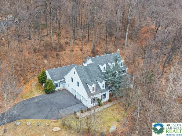 3475 Honeysuckle Rd, Bethlehem, PA 18015