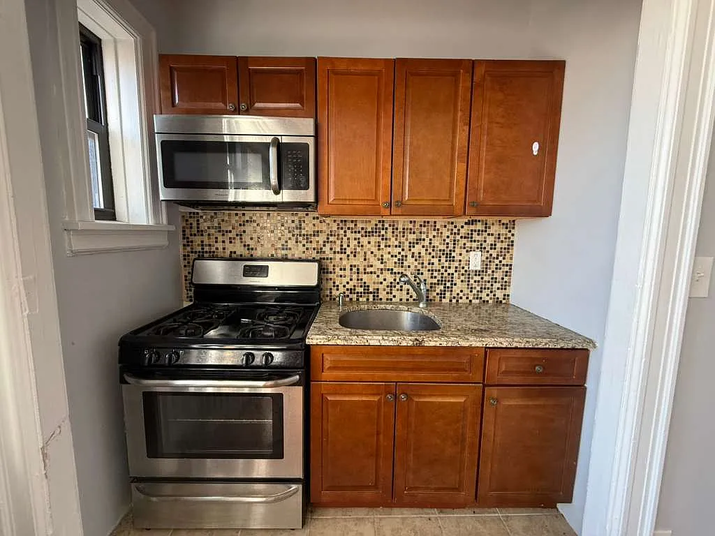 Building Photo - 22 W 33rd St #27E