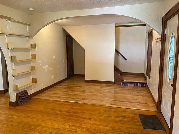 4th image of 3076 Margaret Ave