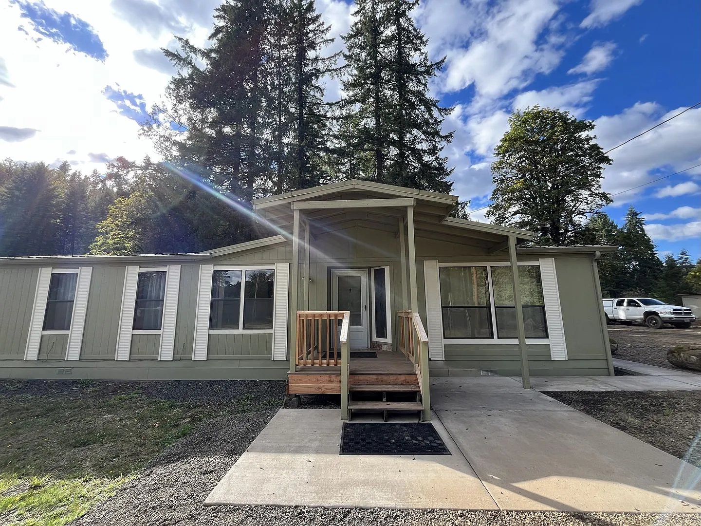 Charming 2-Bed, 2-Bath Country Retreat with Modern Comforts and Open Layout — Photo 2