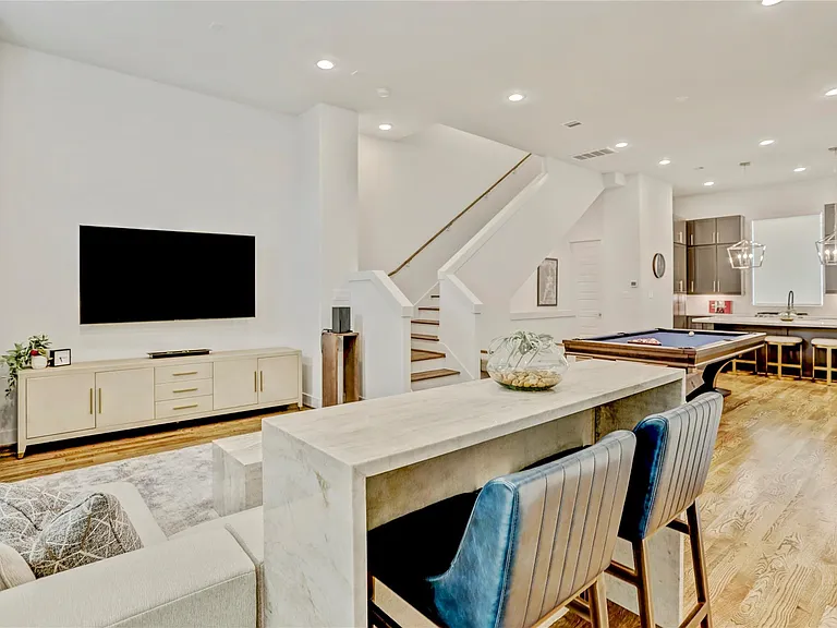 1104 Ennis St — Photo 15