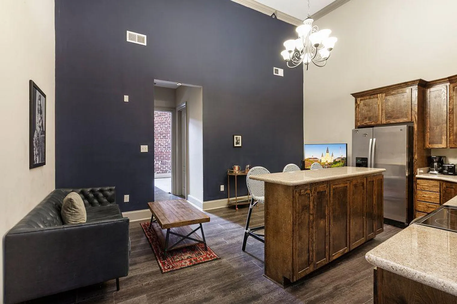 1 bed, 1.0 bath, 796 sqft, $4,358 — Photo 1