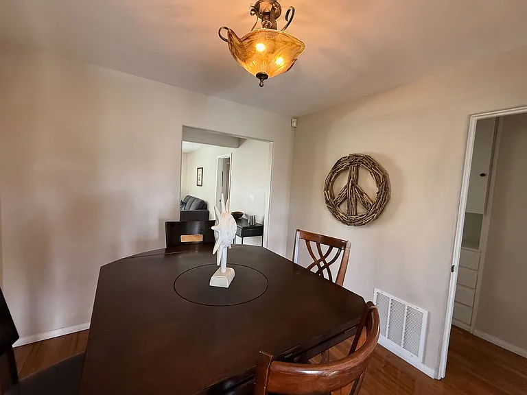 4462 Santa Monica Ave — Photo 20