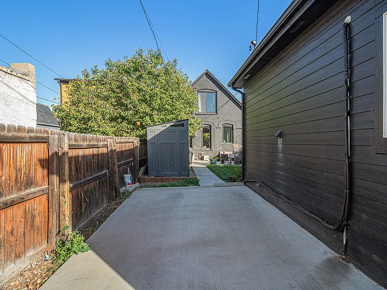 2335 N Lafayette St — Photo 41