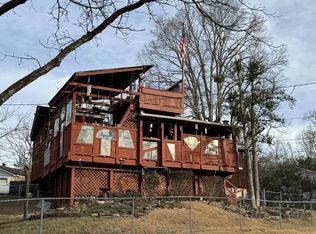 94 Outer Dr, Oak Ridge, TN 37830