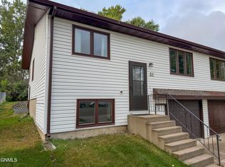211 14th St NE, Mandan, ND 58554