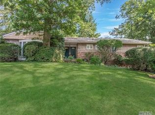 58 Flamingo Rd, Roslyn, NY 11576